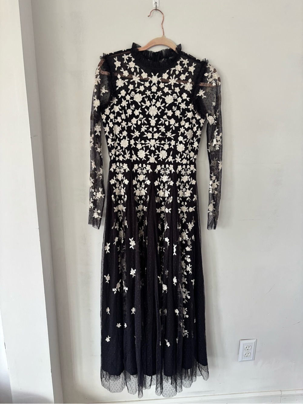Tolani XS Black Floral Embroidered Lace Long Sleeve Dress